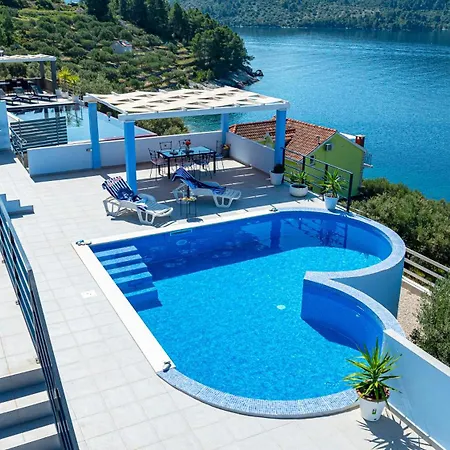 Vila House